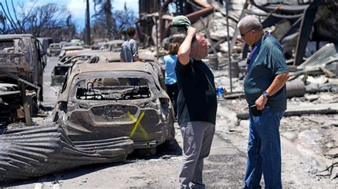 Hawaii governor says more than 1,000 people still unaccounted for after devastating wildfires